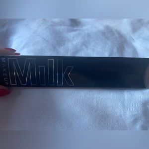 BRAND NEW EYELINER NEVER USED STILL IN BOX